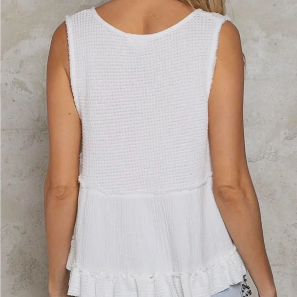ruffled sleeveless v neck knit tank, brand new never worn - Picture 3 of 5